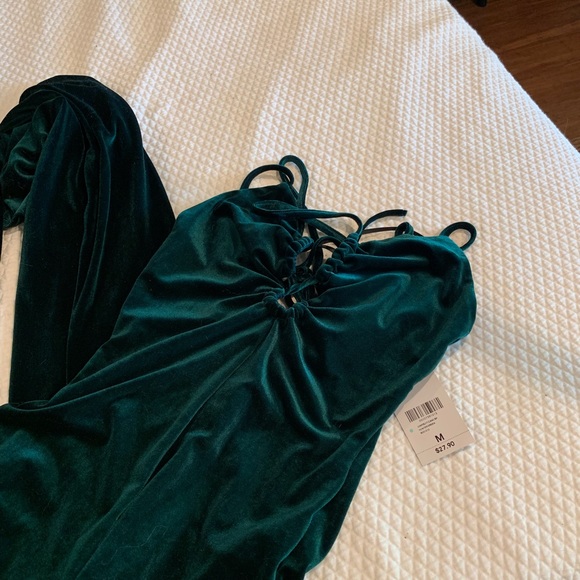 Emerald green velvet romper - Picture 6 of 6
